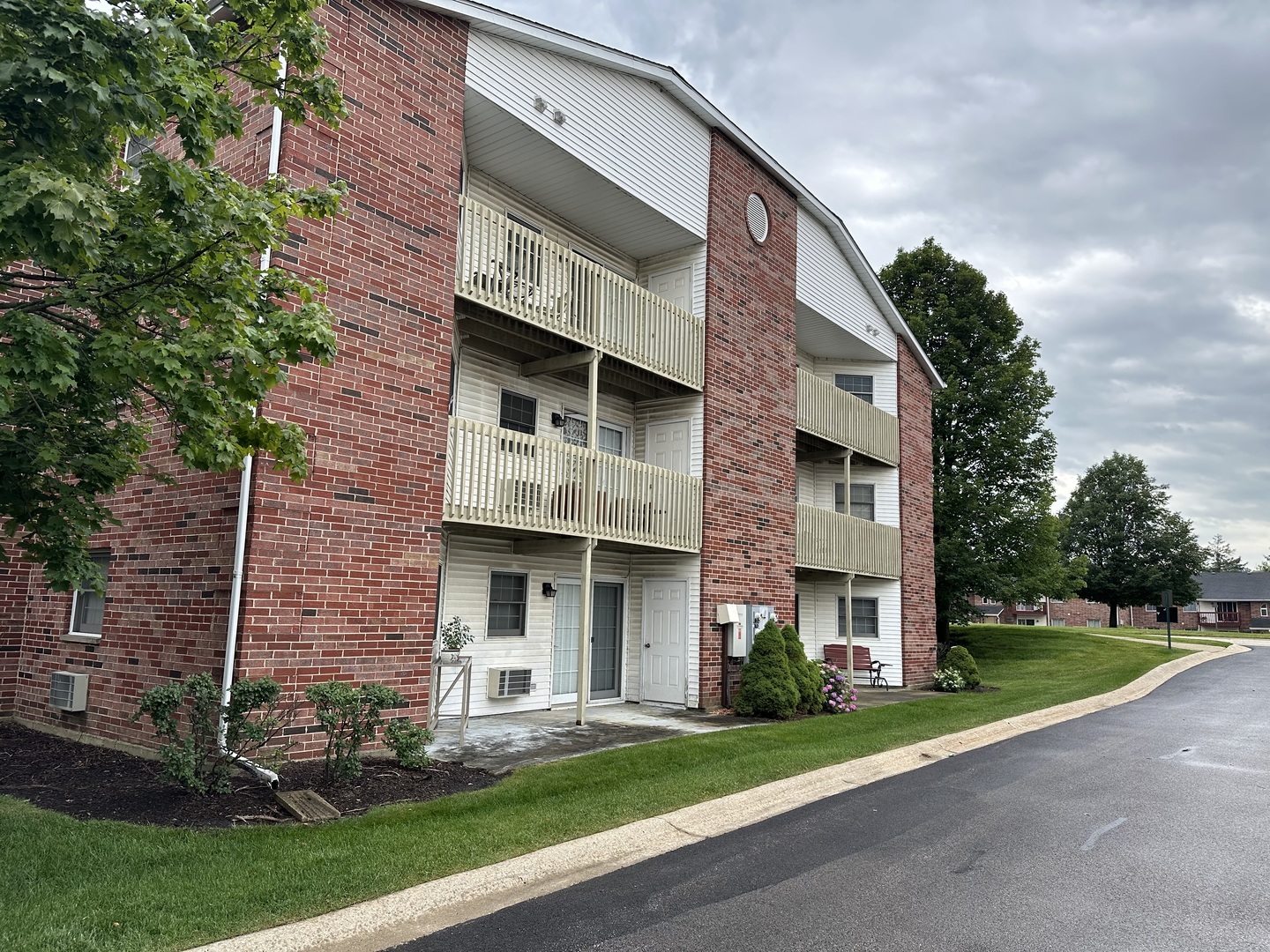 551 Leah Lane Unit 3B — photo