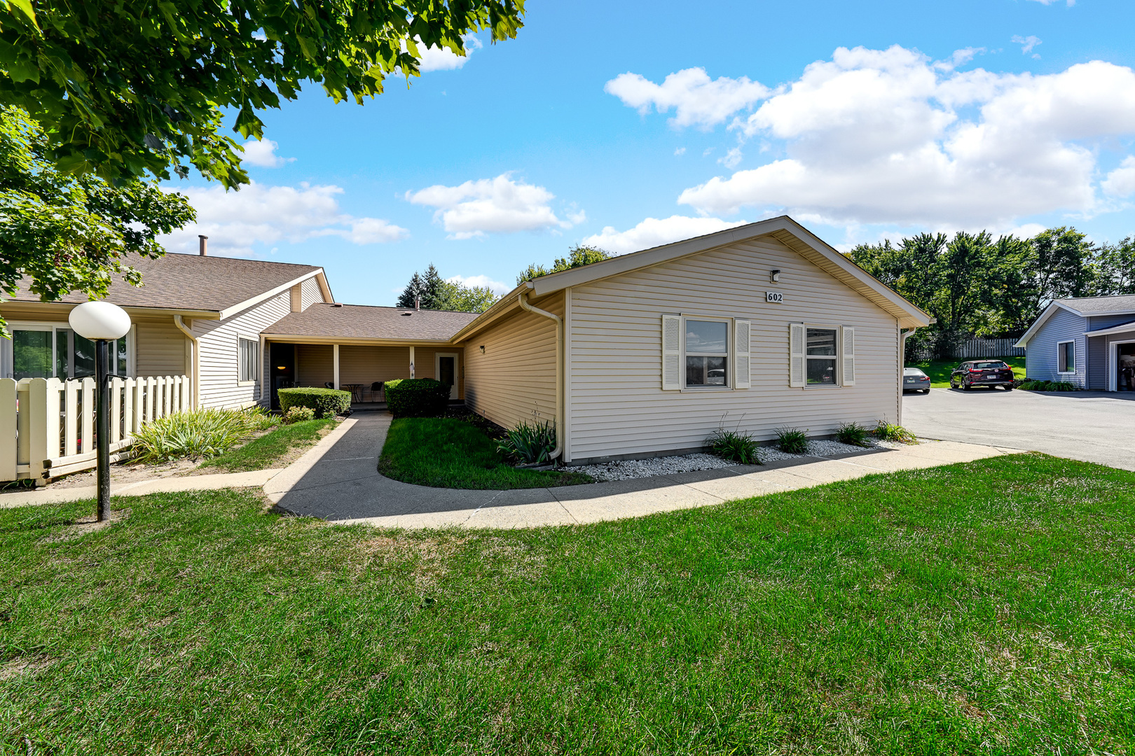602 Devonshire Court #D, McHenry, IL 60050 — photo 2
