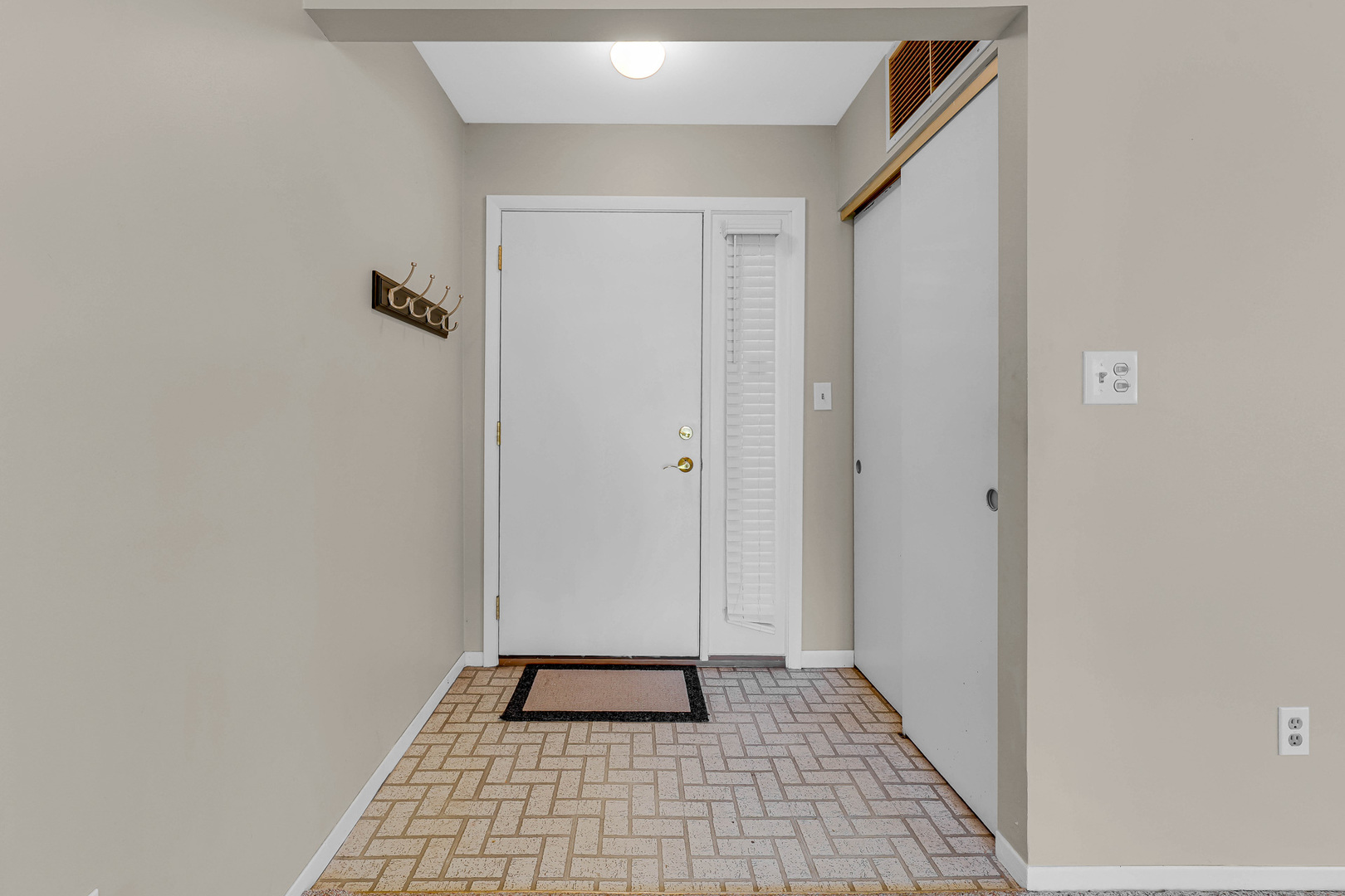 602 Devonshire Court #D, McHenry, IL 60050 — photo 3
