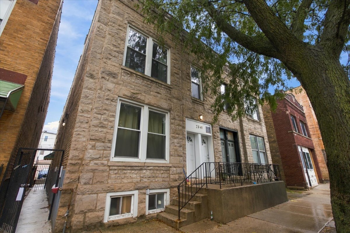2341 W Montana Street Unit 1R — photo
