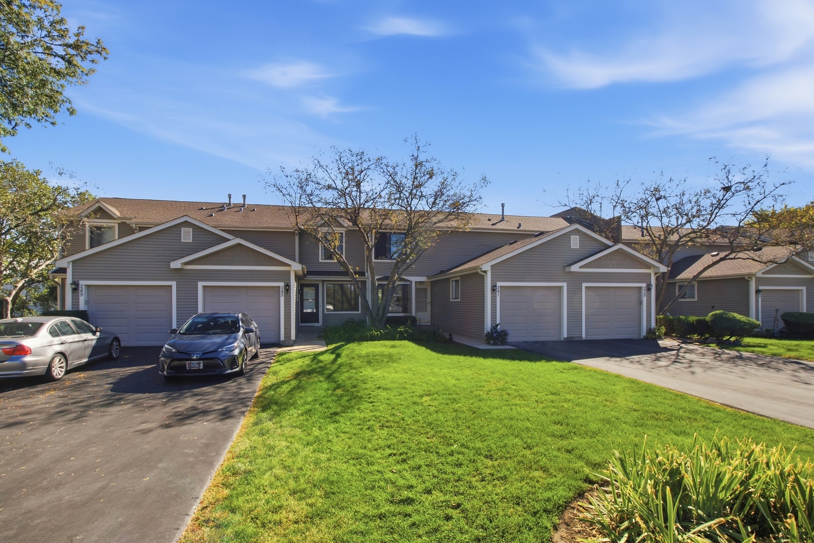 241 E Forest Knoll Drive — photo