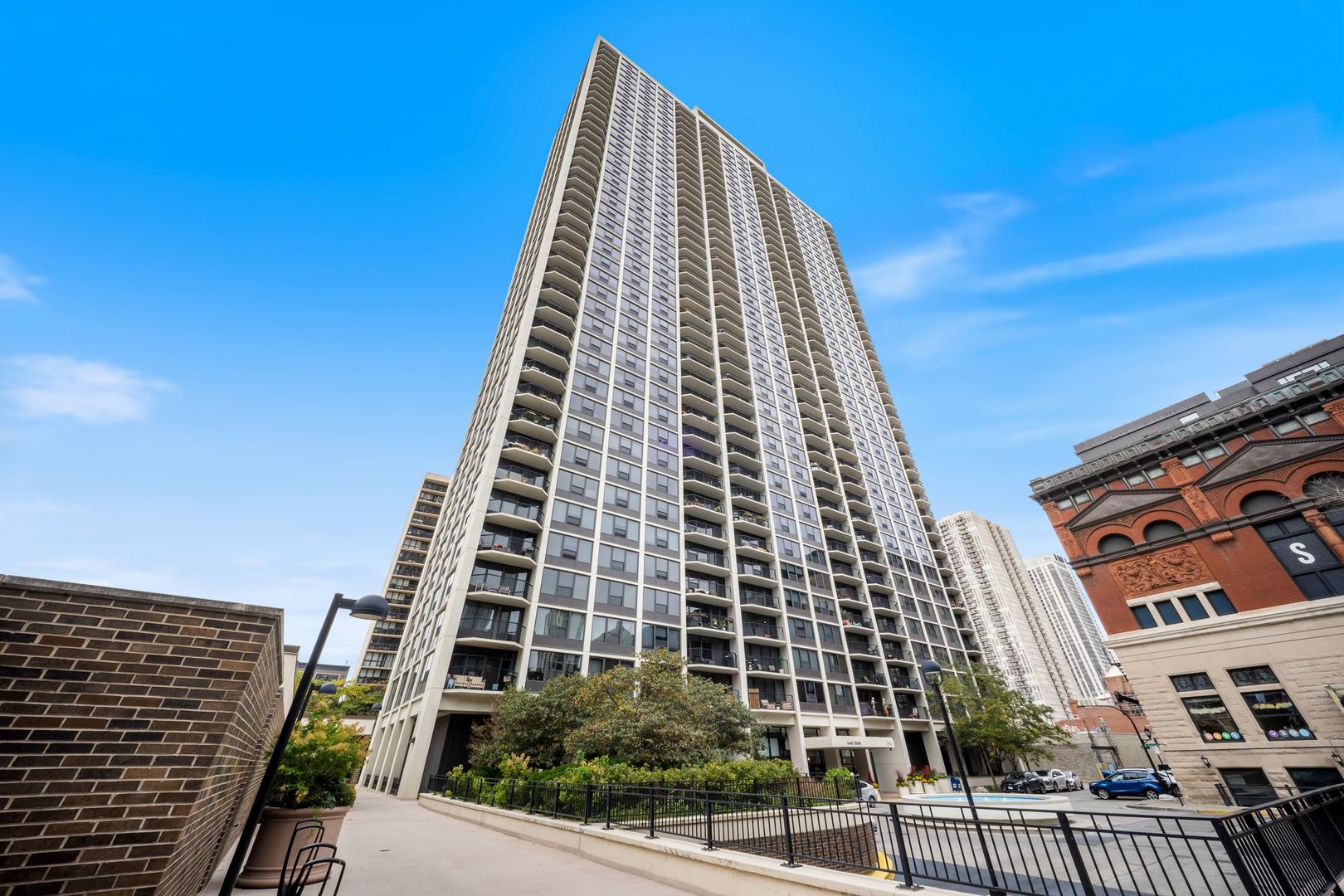 1560 N Sandburg Terrace Unit 3011J — photo