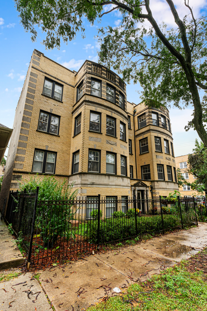2021 W Arthur Street Unit 2E — photo