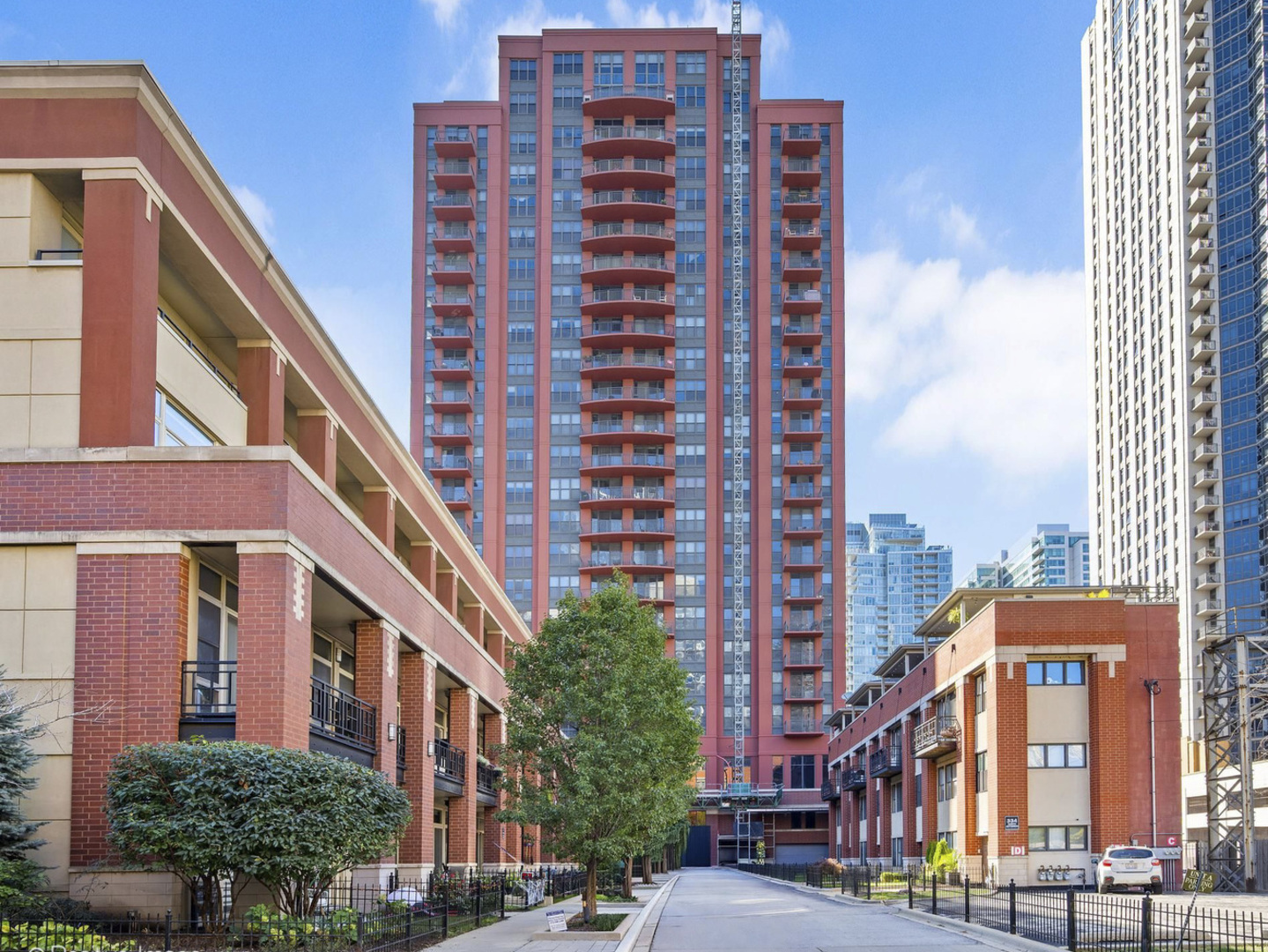 330 N Jefferson Street Unit 402 — photo