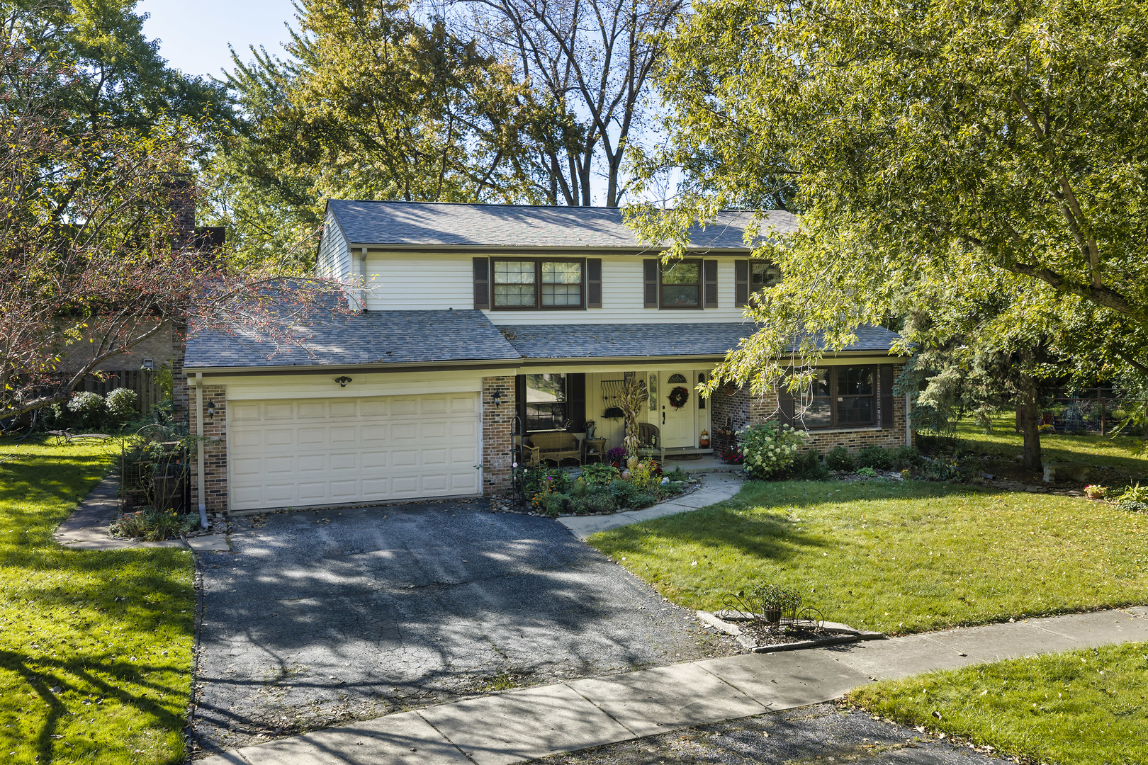 995 Hunter Court — photo