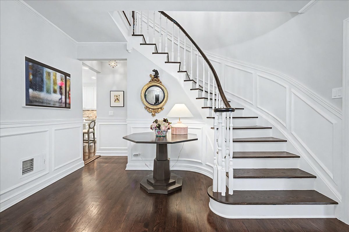 Home in Winnetka, IL 60093 — photo 3
