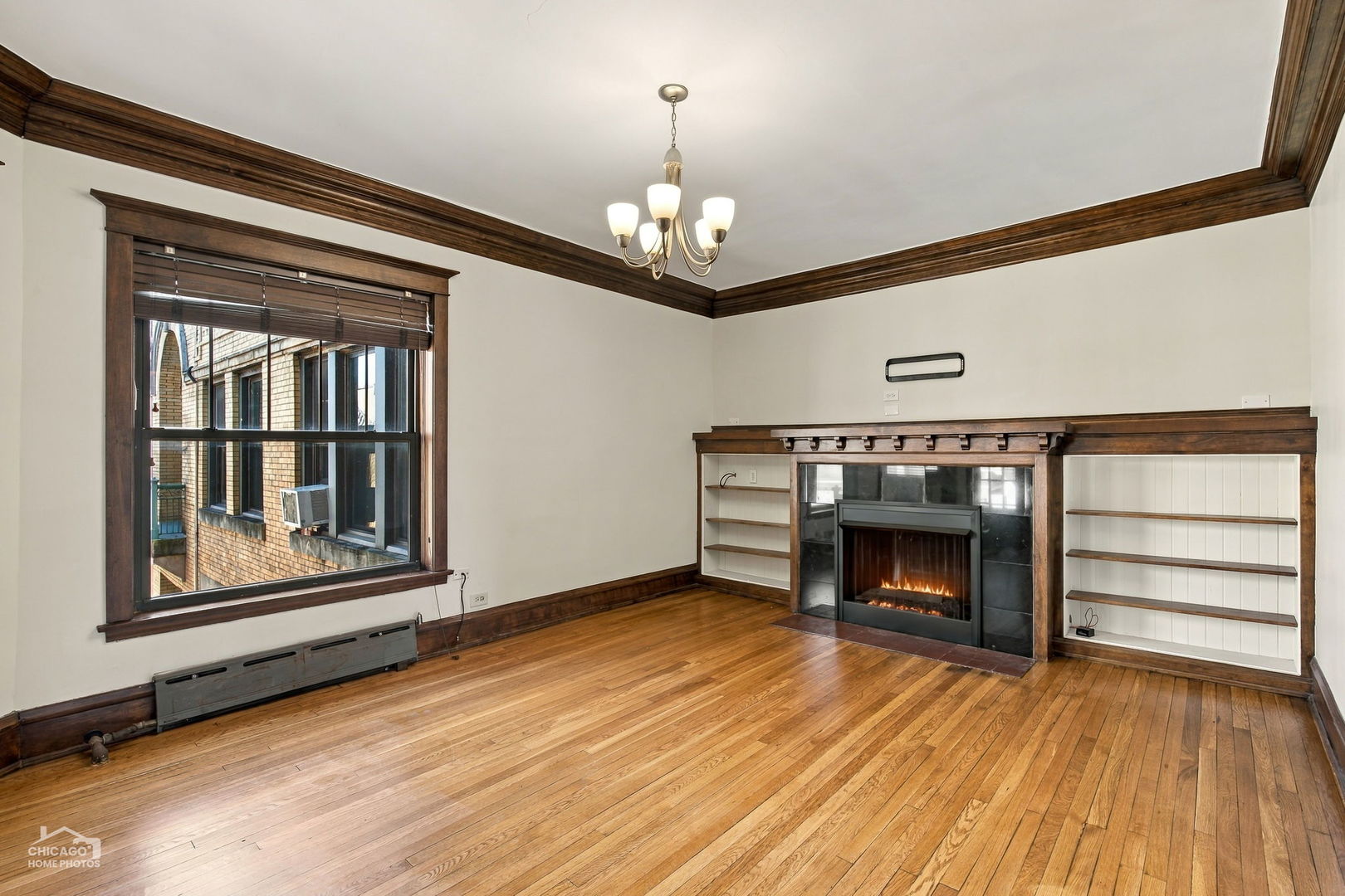 Home in Chicago, IL 60637 — photo 2