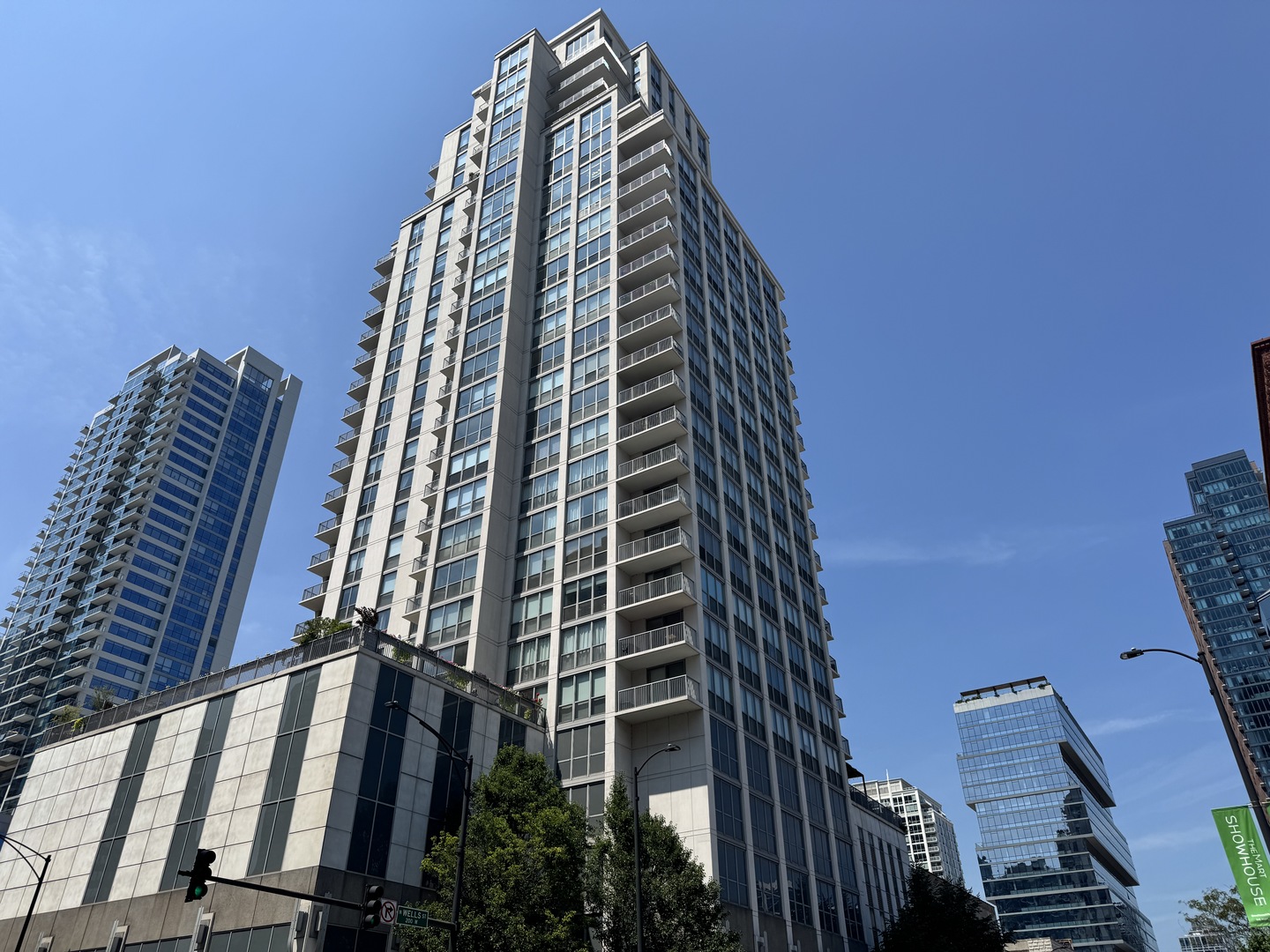200 W Grand Avenue Unit 1801 — photo