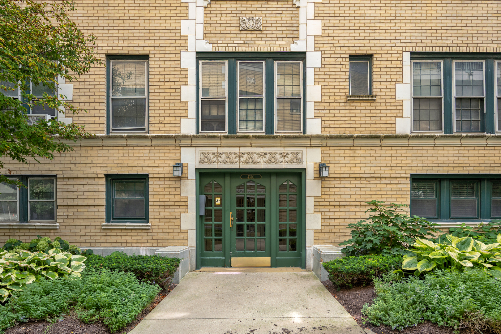 4310 N Clarendon Avenue Unit 1021 — photo