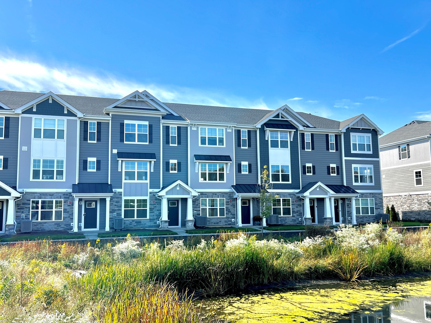 409 Lakeshore Court — photo
