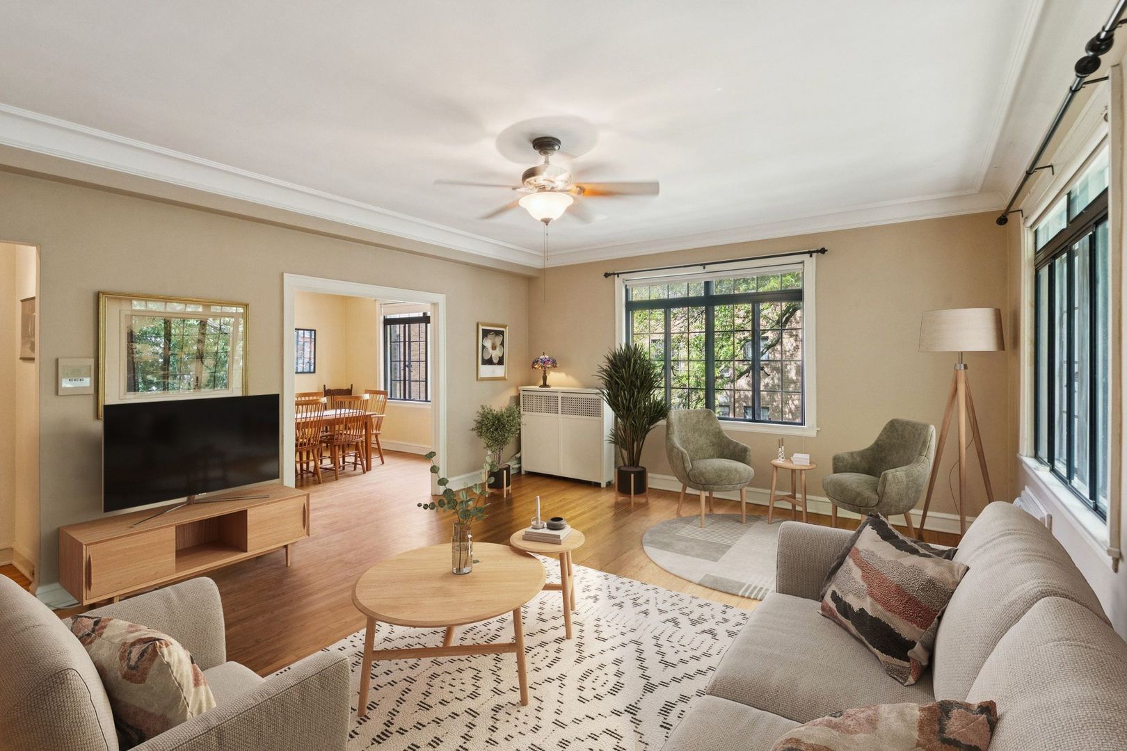 Home in Evanston, IL 60201 — photo 2