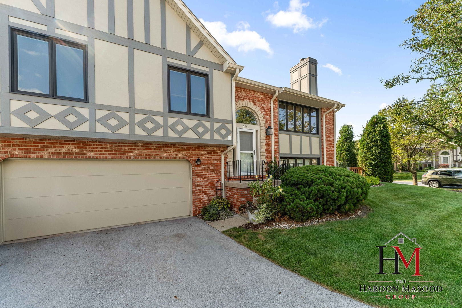9241 Windsor Parkway — photo