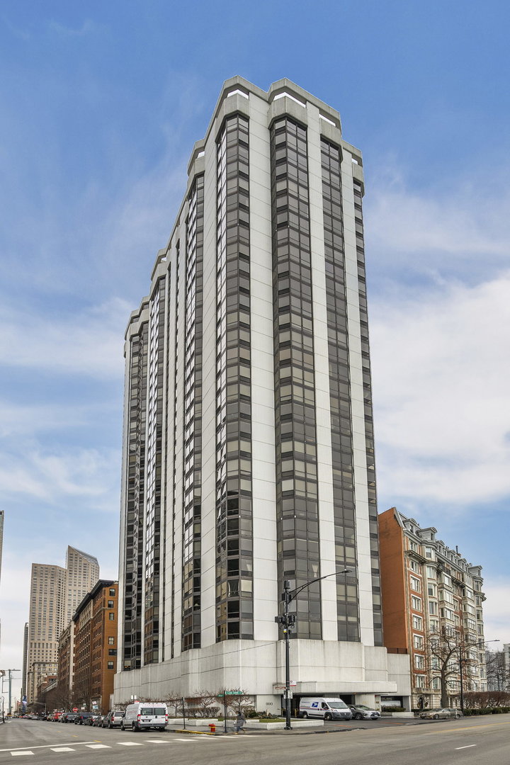 990 N Lake Shore Drive Unit 19B — photo