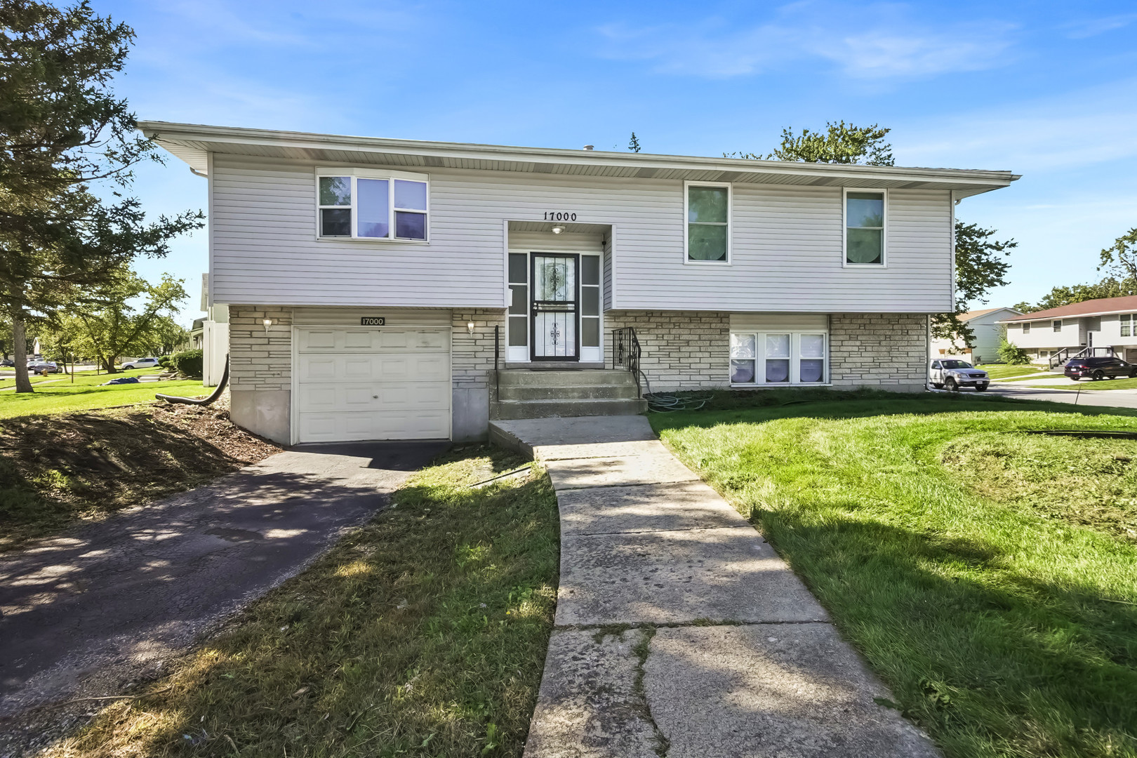 17000 Pine Court — photo