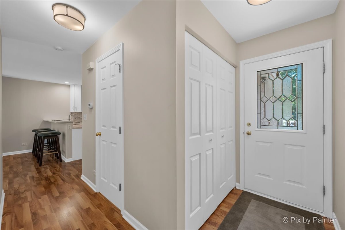 Home in Roselle, IL 60172 — photo 2