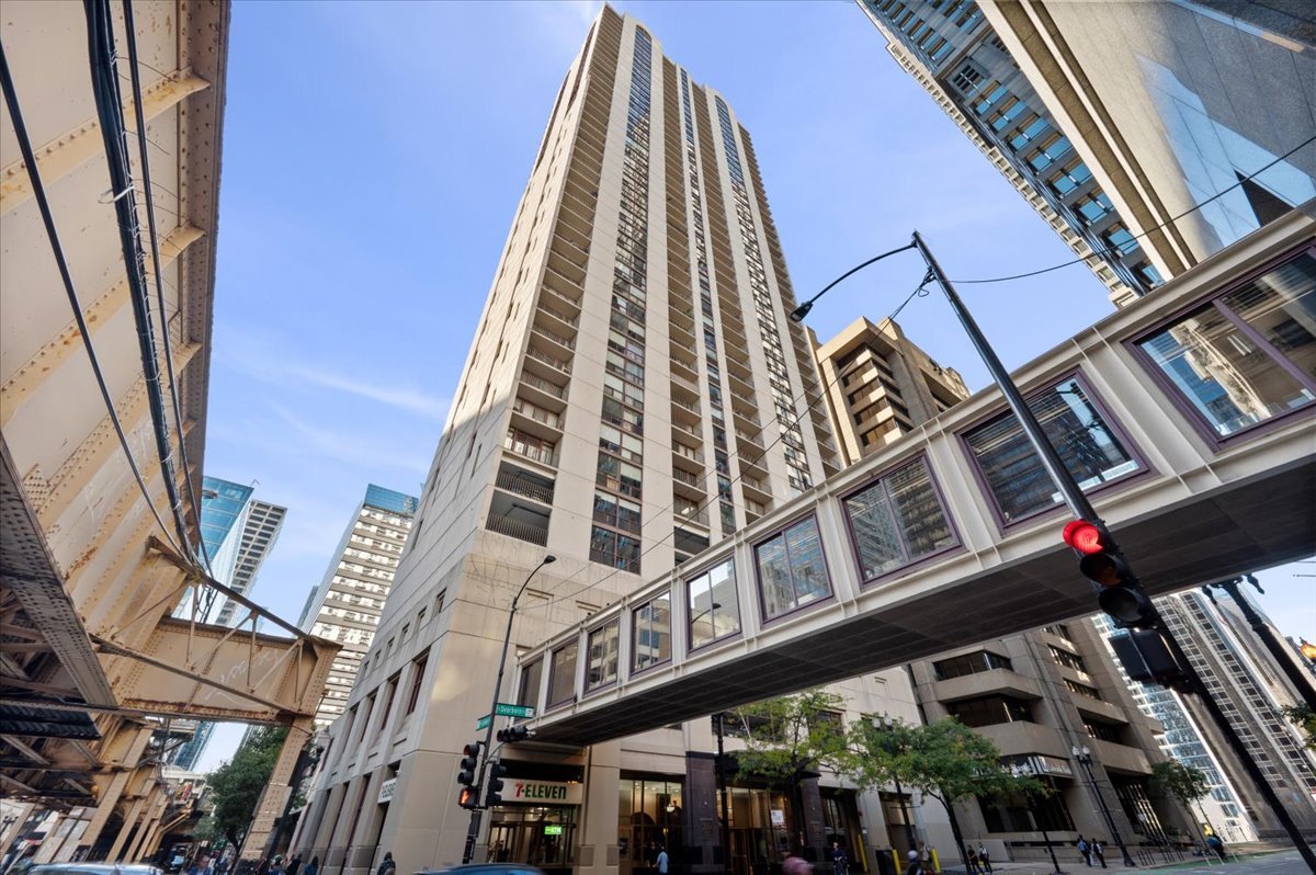200 N Dearborn Street Unit 4001 — photo