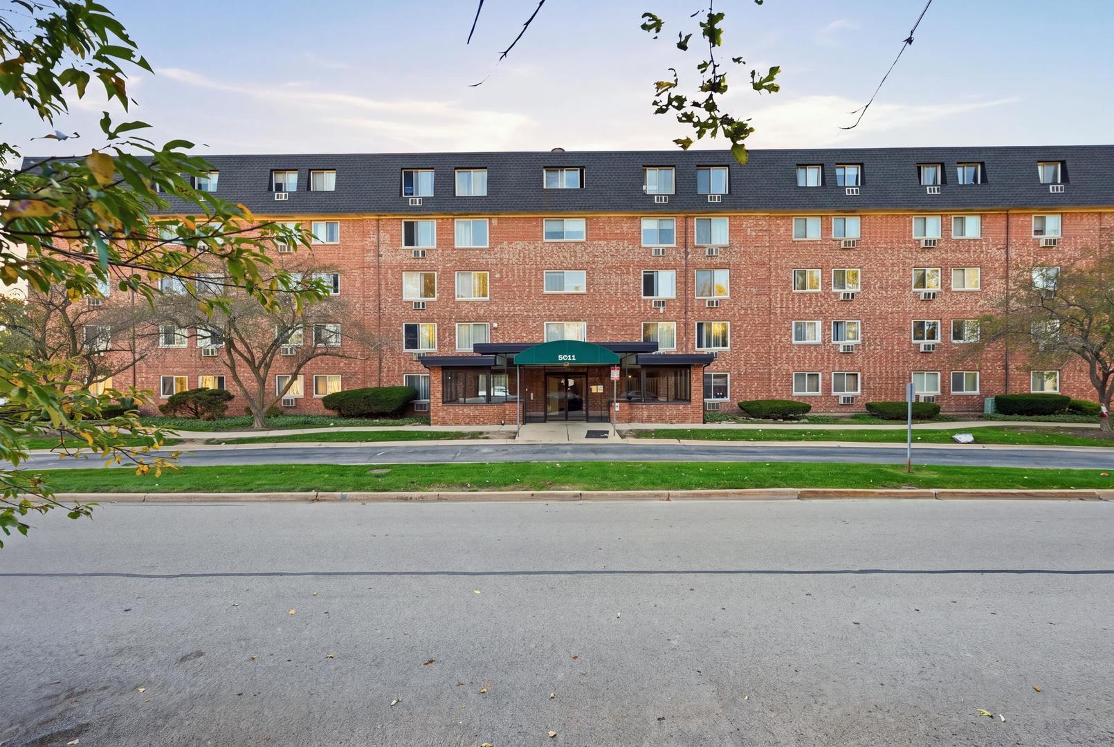 5011 Valley Lane Unit 208 — photo
