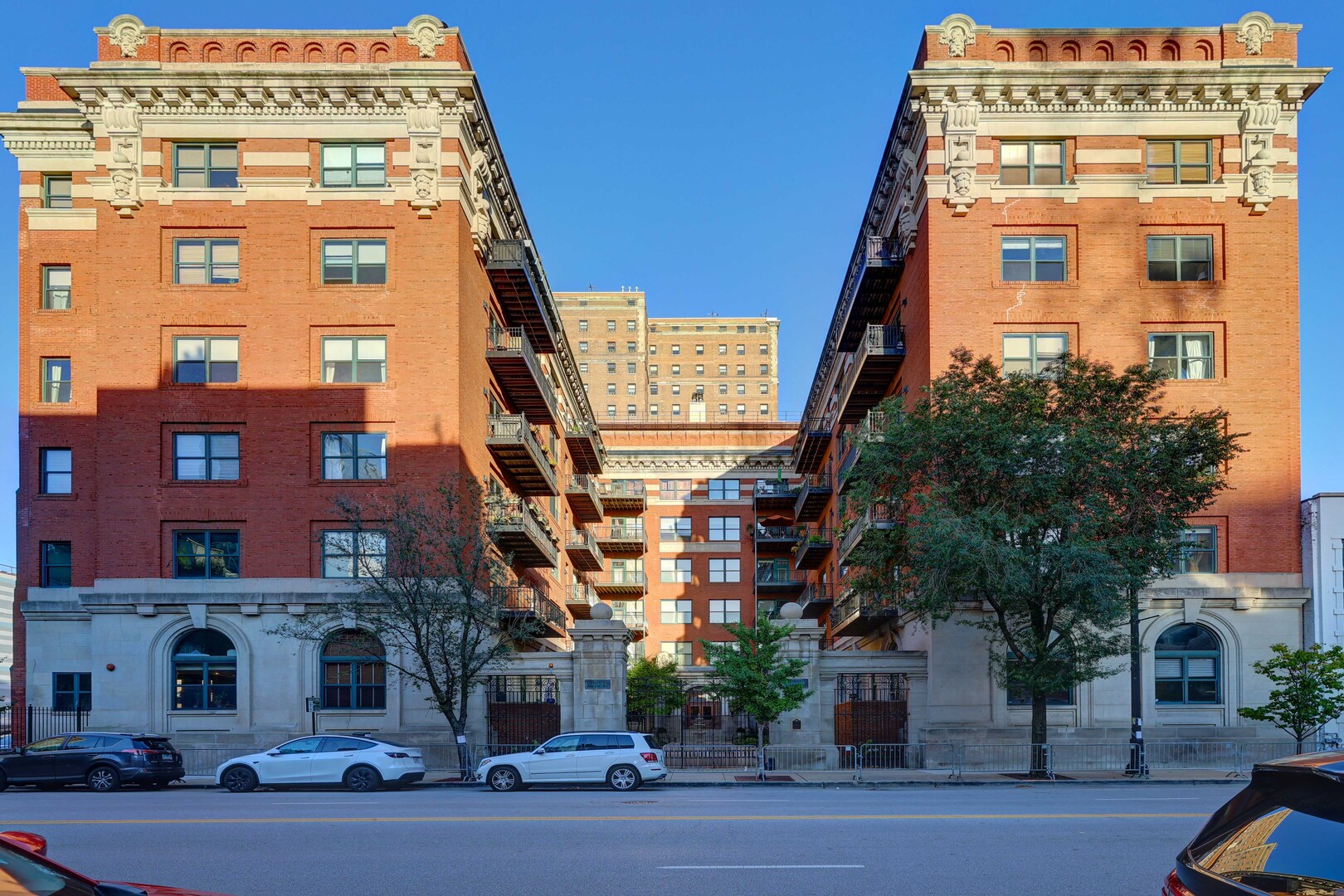 1439 S Michigan Avenue Unit 212 — photo