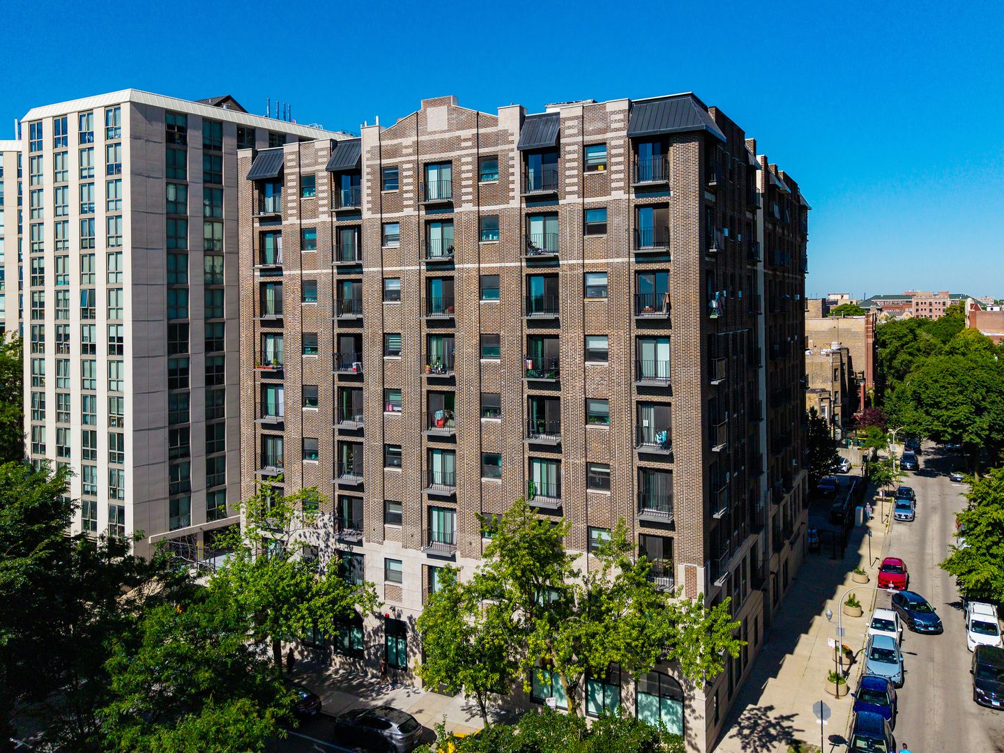 4520 N Clarendon Avenue Unit 406 — photo