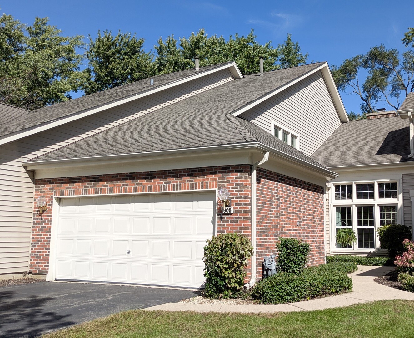 305 Stonefield Court — photo