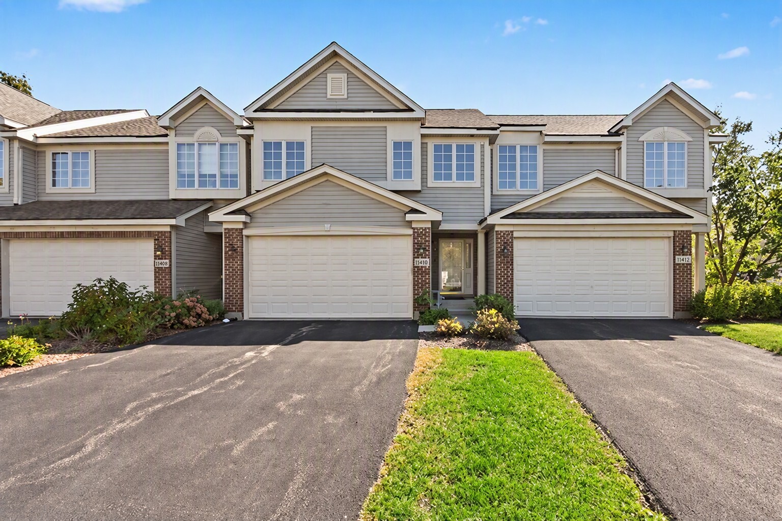 1392 Prairie View Parkway — photo
