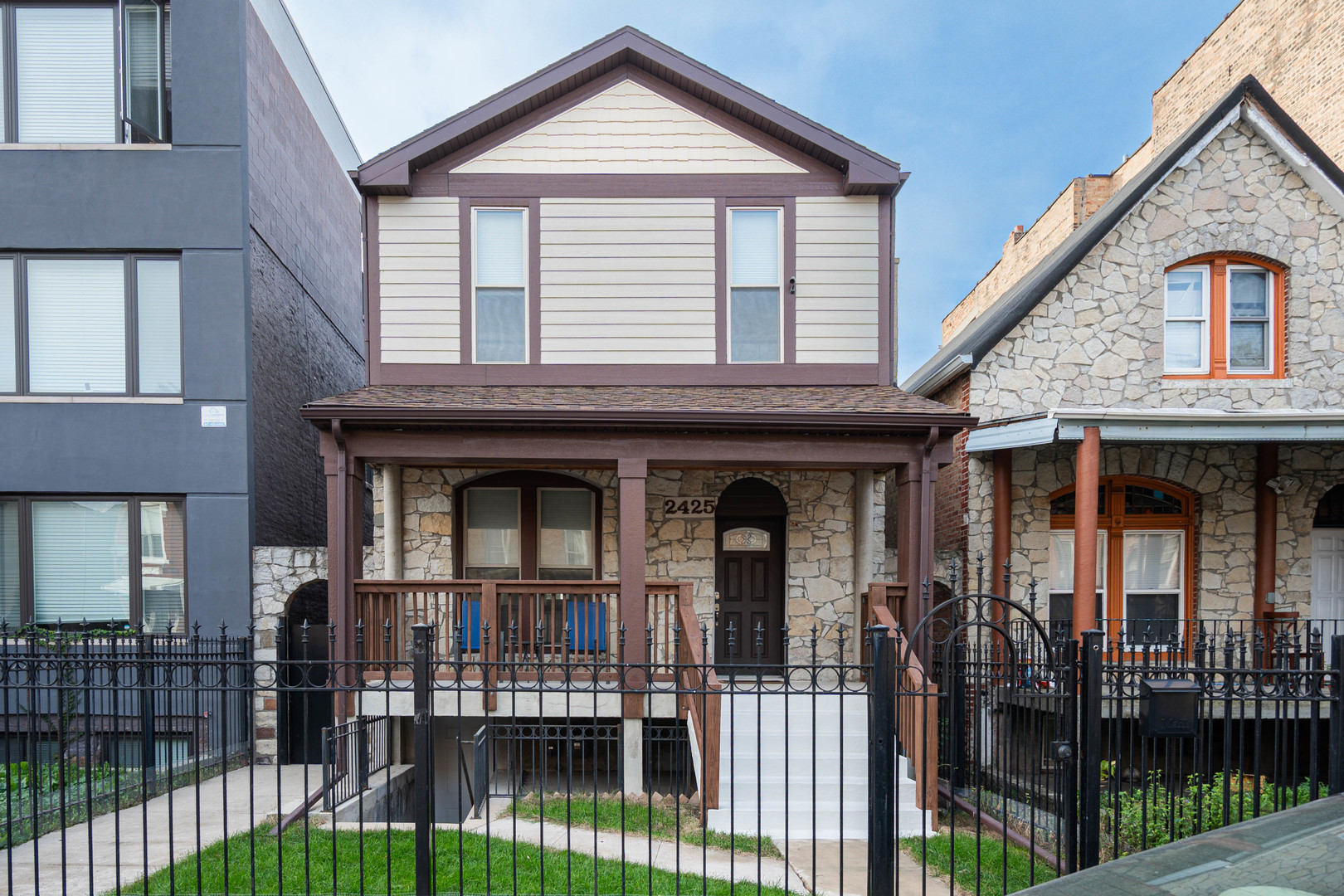 2425 W Lexington Street — photo