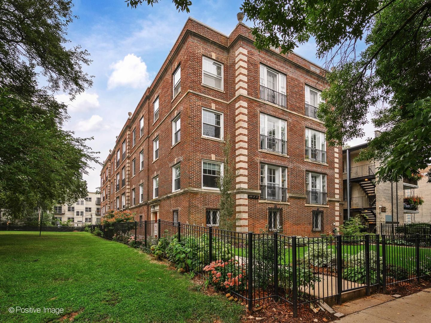 1117 W Lunt Avenue Unit 1B — photo