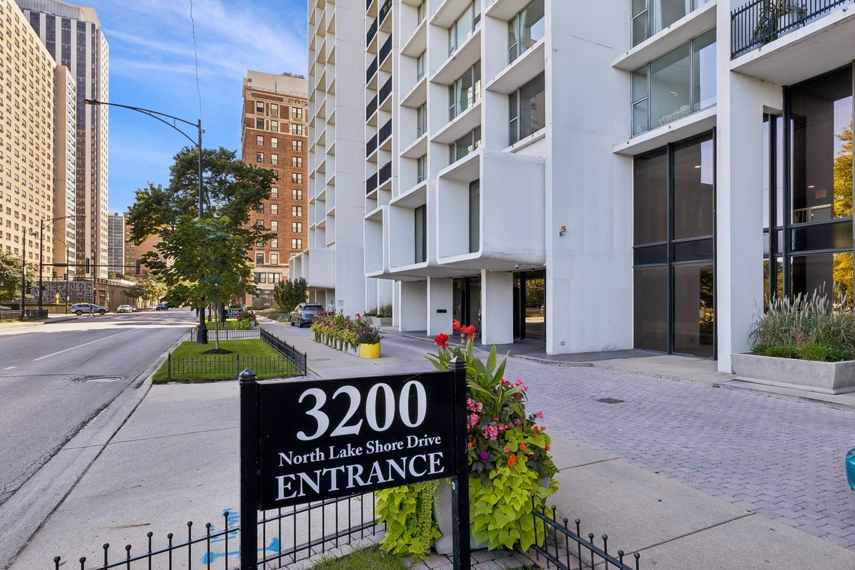 3200 N Lake Shore Drive Unit 2402 — photo