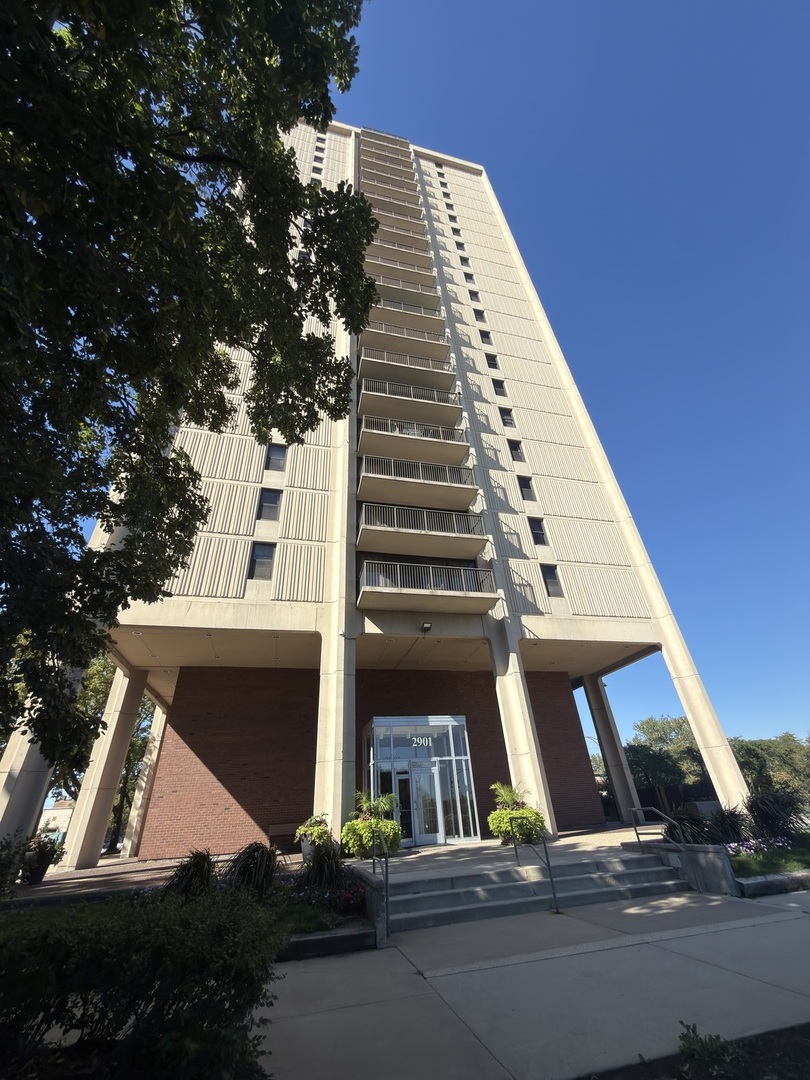 2901 S Michigan Avenue Unit 308 — photo