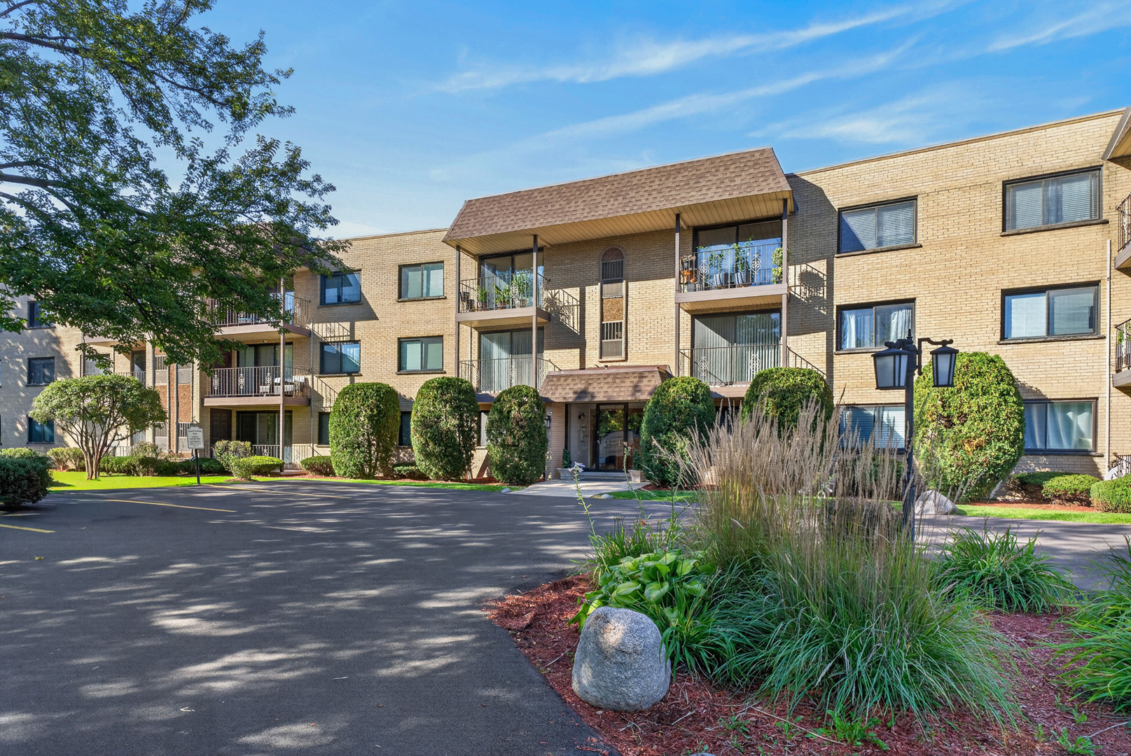 4660 N Austin Avenue Unit 211 — photo