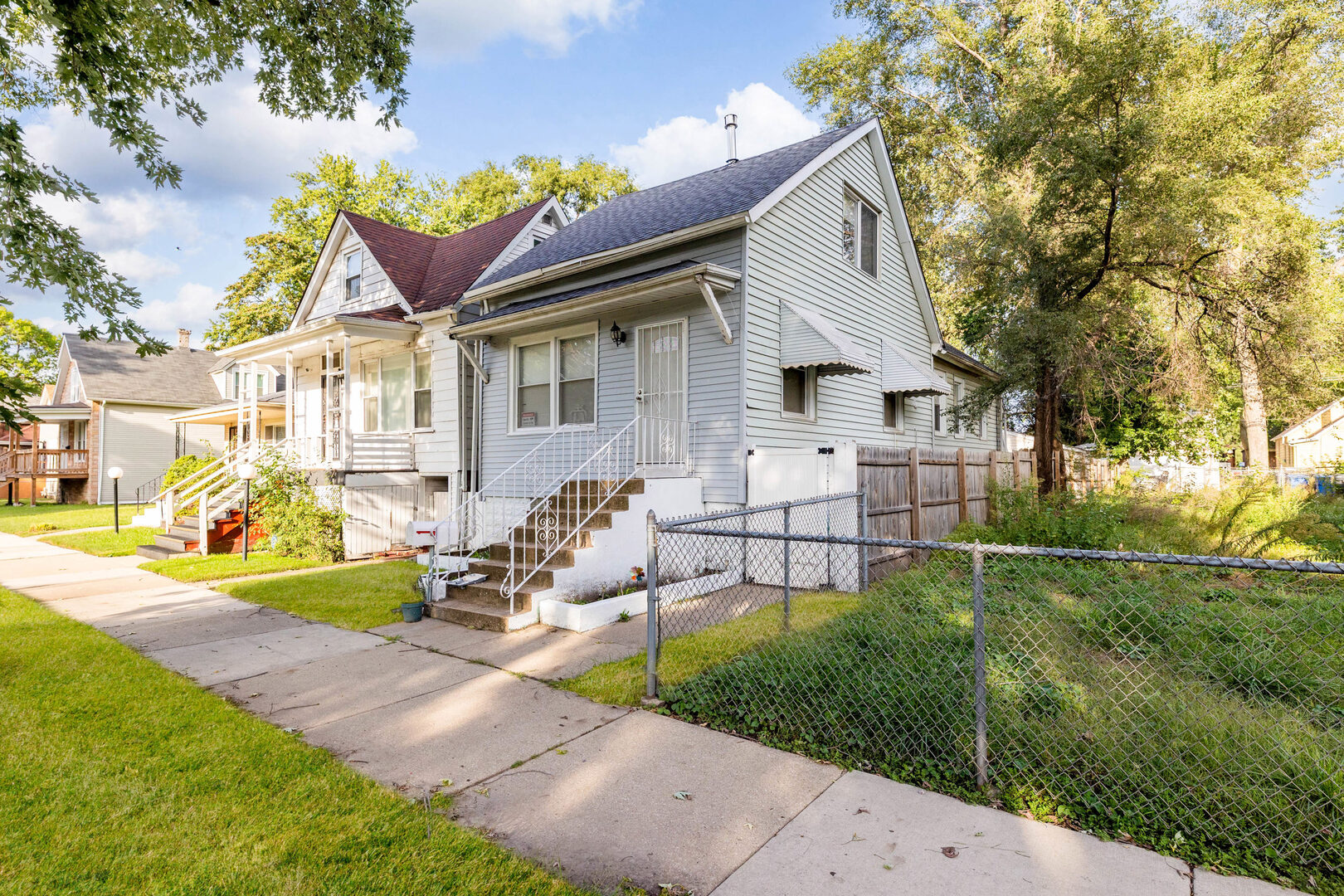 8031 S Woodlawn Avenue — photo