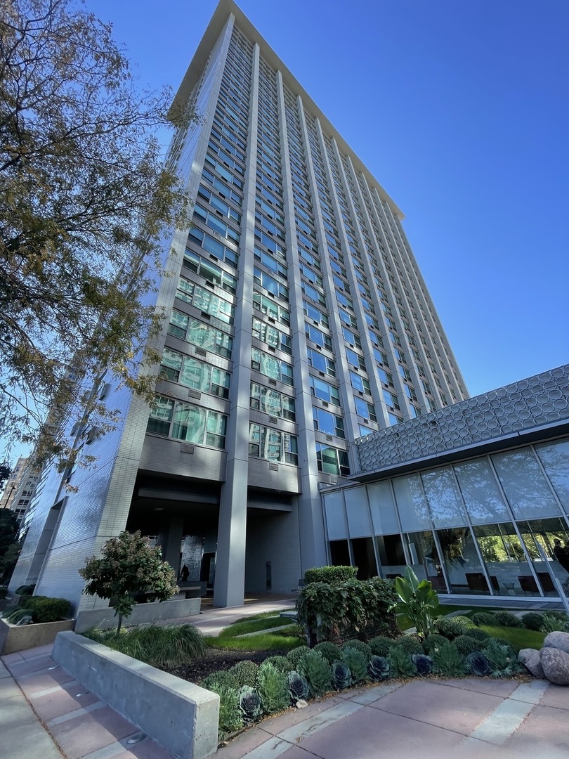 3600 N Lake Shore Drive Unit 2610 — photo