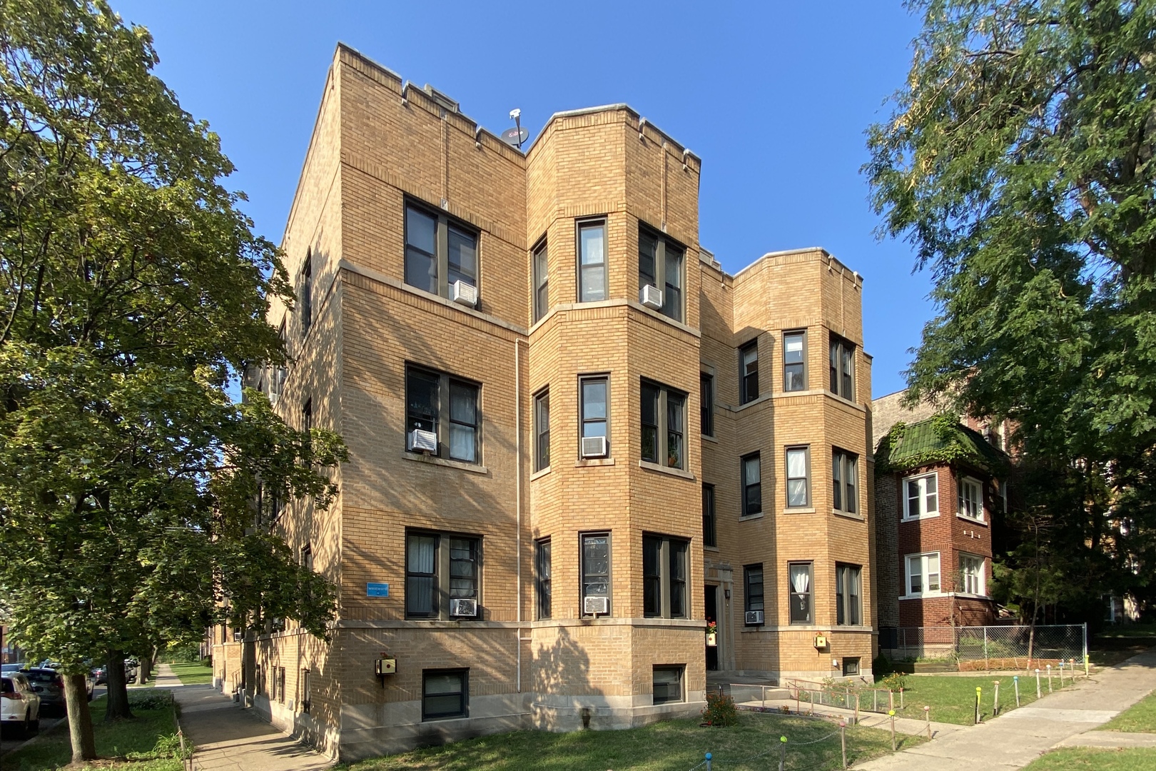 2054 W Arthur Avenue Unit 2E — photo
