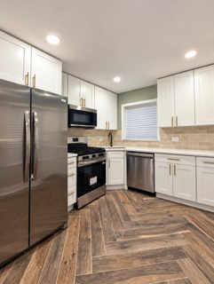 Home in Chicago, IL 60628 — photo 3
