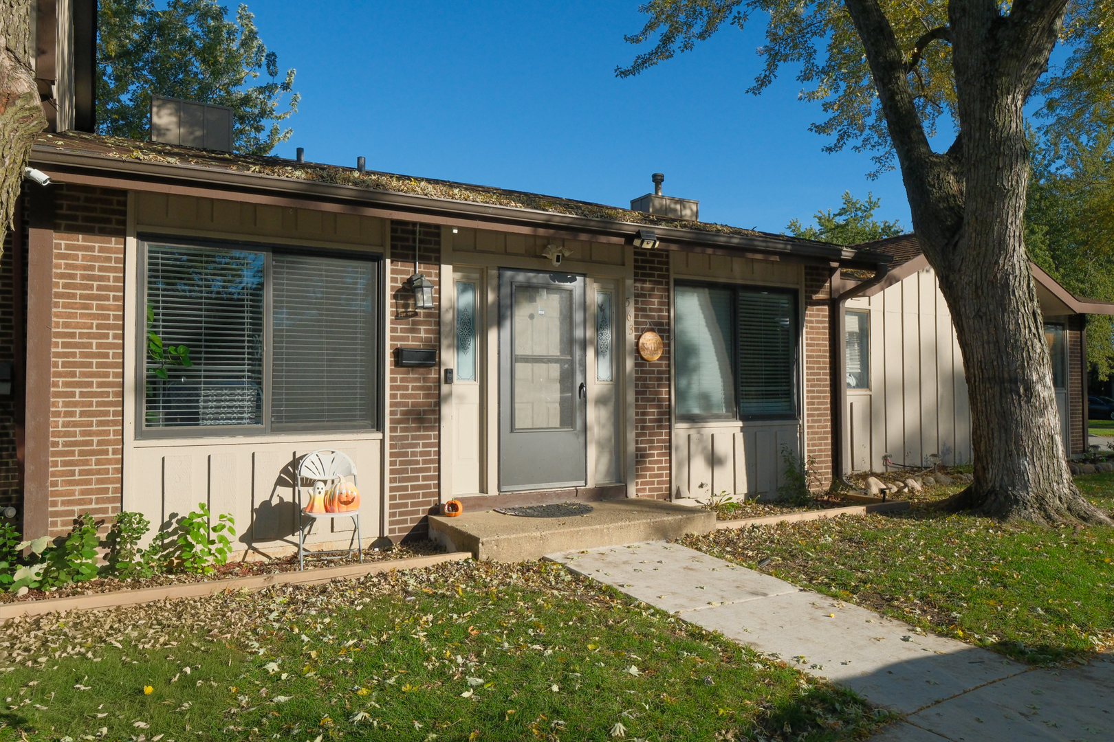 563 Forum Drive — photo