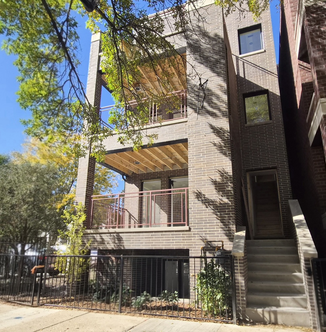 4928 N Damen Avenue Unit 3 — photo