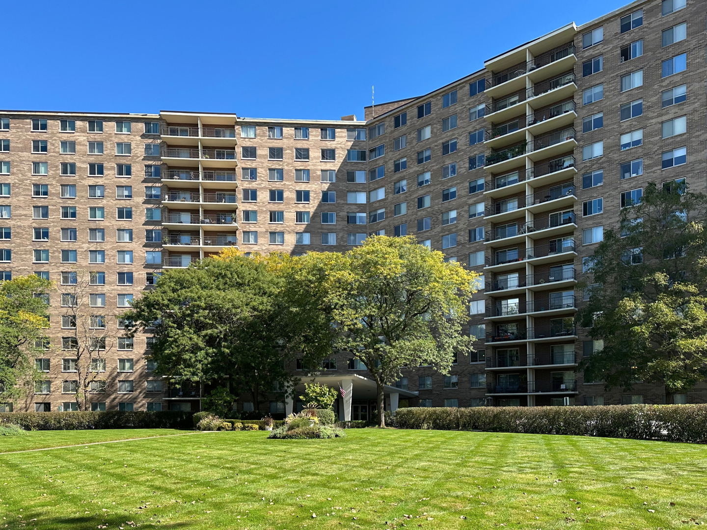 7141 N Kedzie Avenue Unit 913 — photo