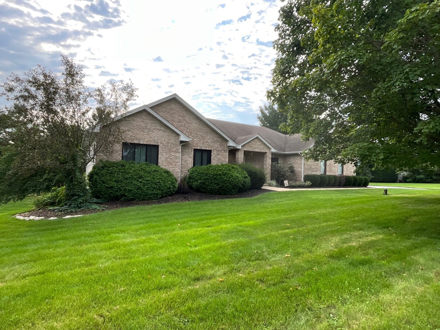 10N875 Oak Ridge Drive — photo