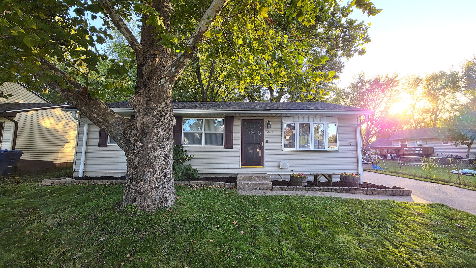 2015 Valley Drive — photo