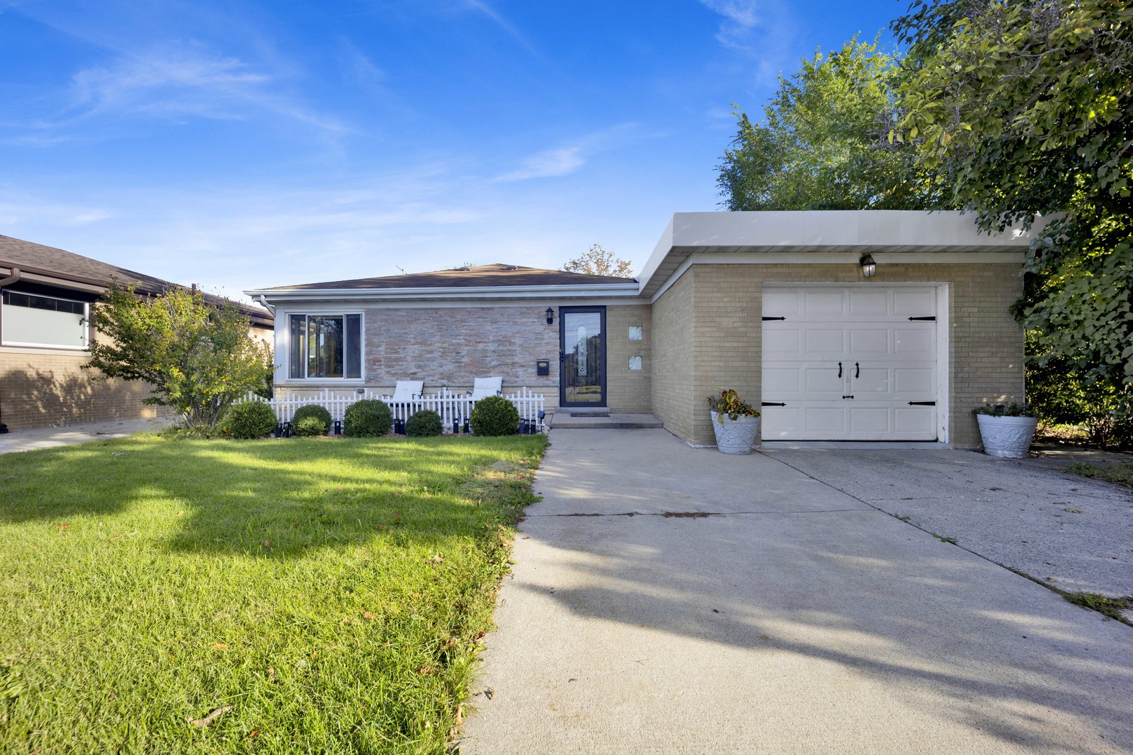1520 Oakton Street — photo