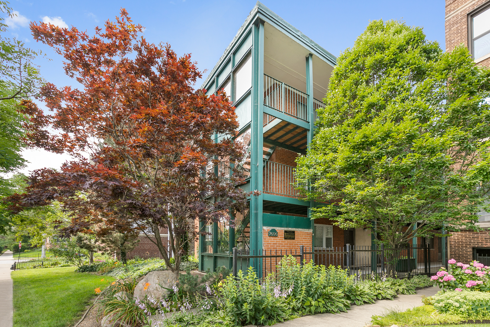 7606 N Eastlake Terrace Unit 2B — photo