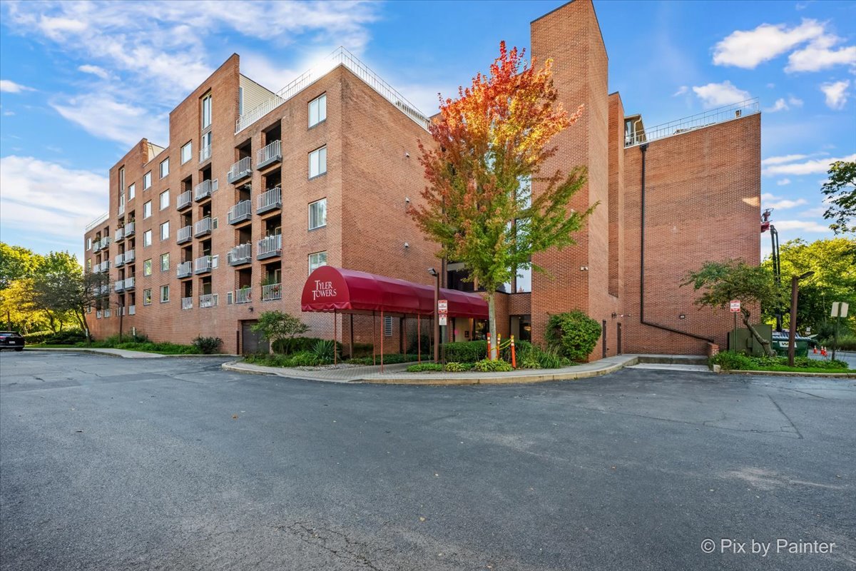 1450 Plymouth Lane Unit 203 — photo
