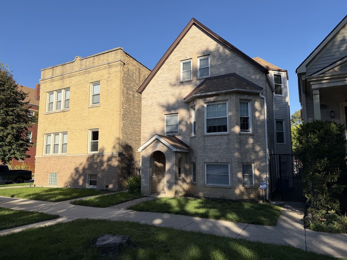 3755 N Christiana Avenue Unit 2 — photo