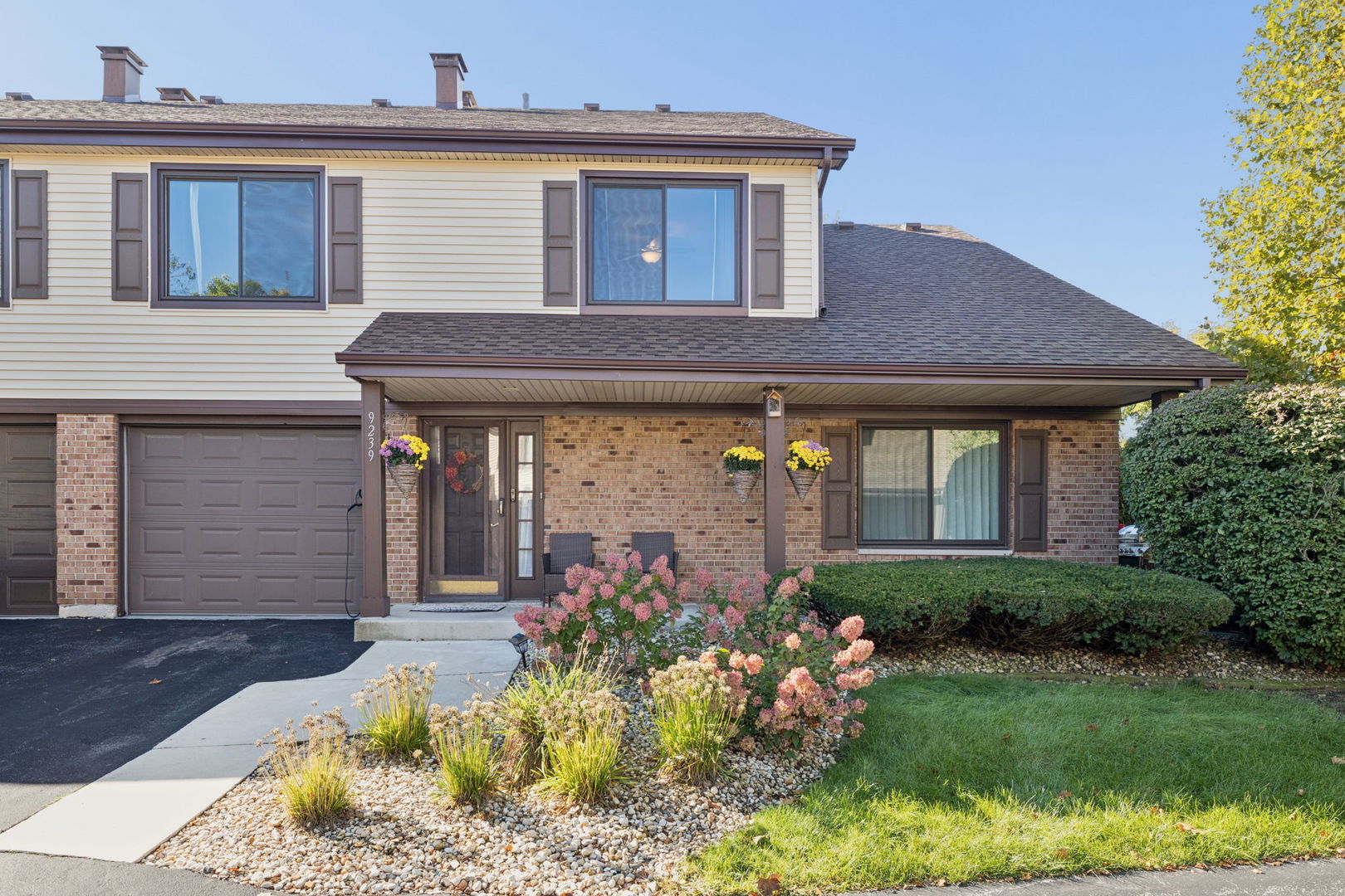 9239 Woodbury Court — photo