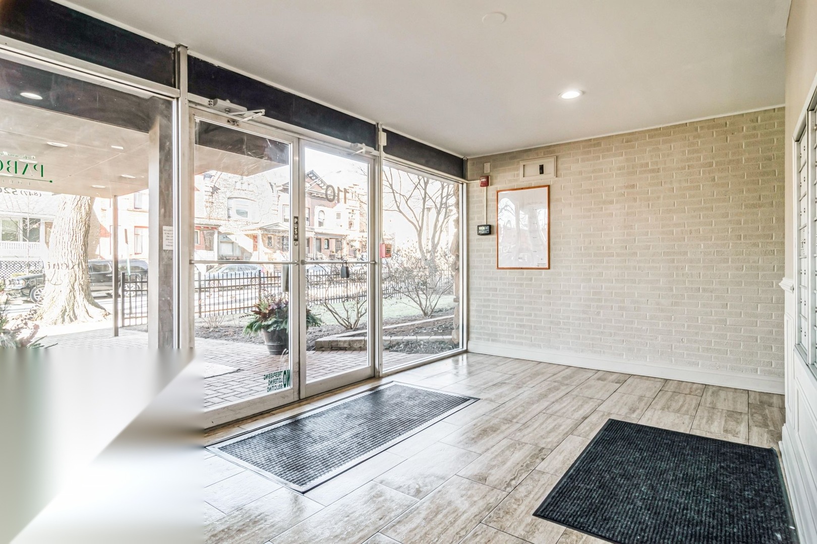 Home in Oak Park, IL 60301 — photo 2