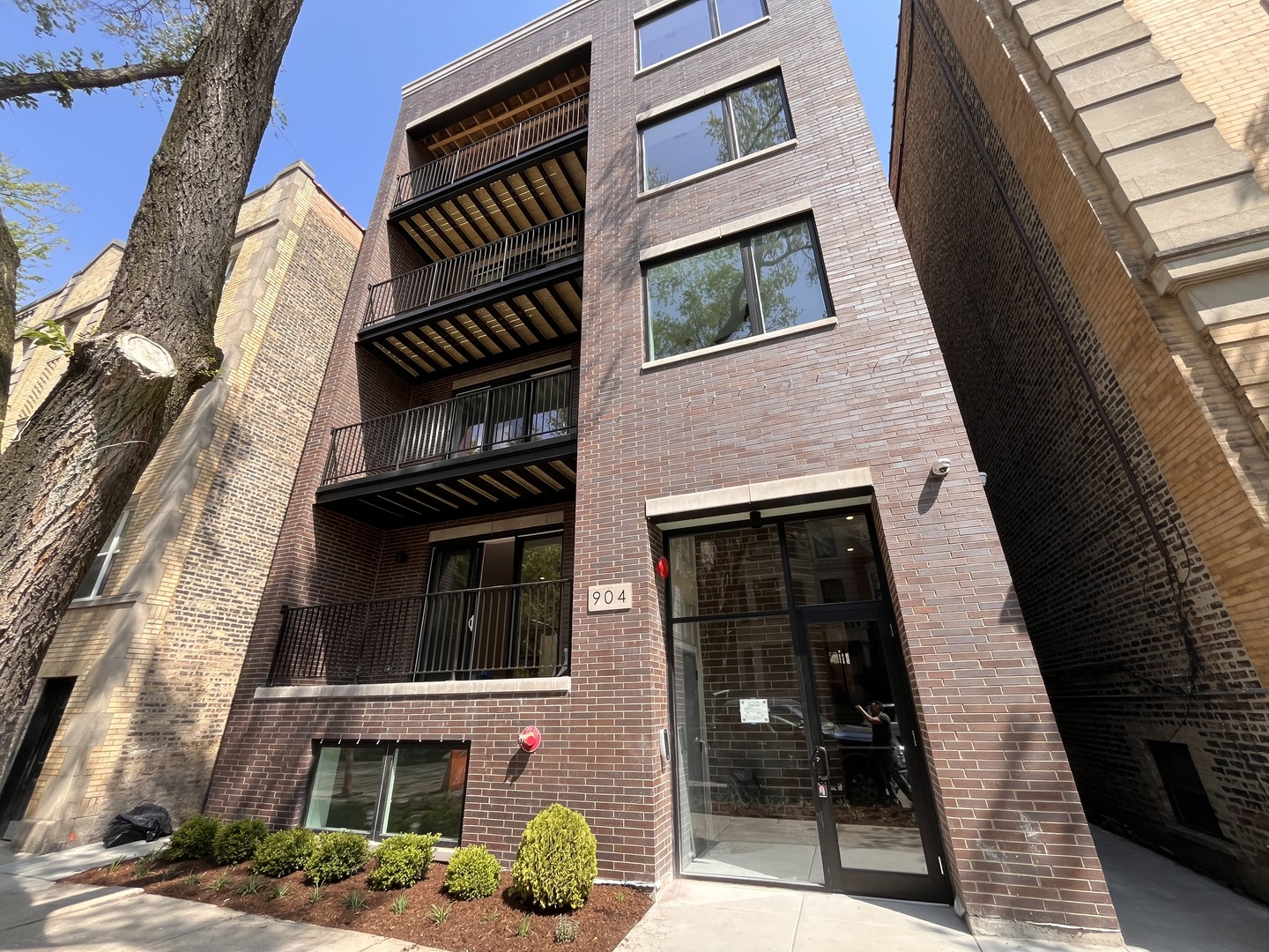 904 W Dakin Street Unit 401 — photo