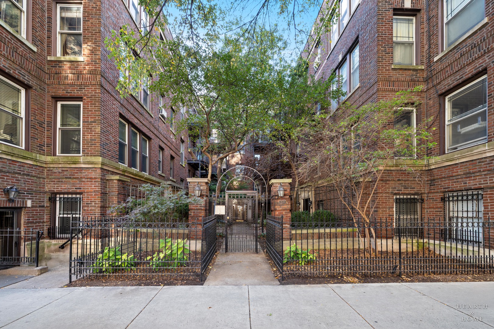 3648 N Pine Grove Avenue Unit 3J — photo