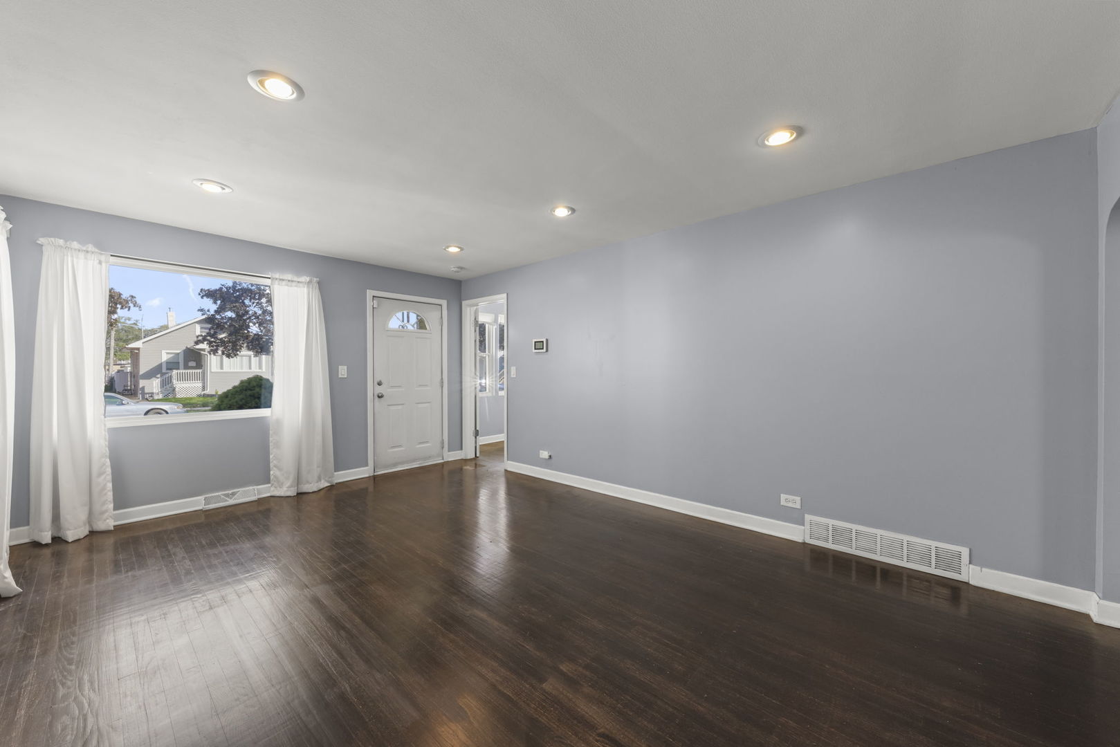 Home in Bellwood, IL 60104 — photo 3