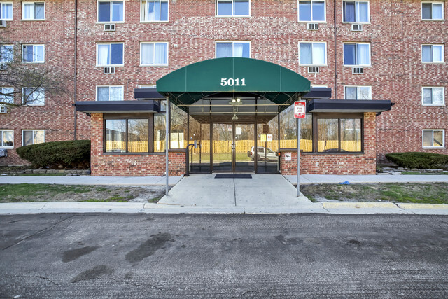 5011 Valley Lane Unit 304 — photo