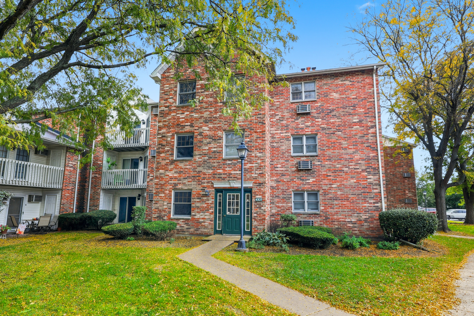4305 W Shamrock Lane Unit 1D — photo